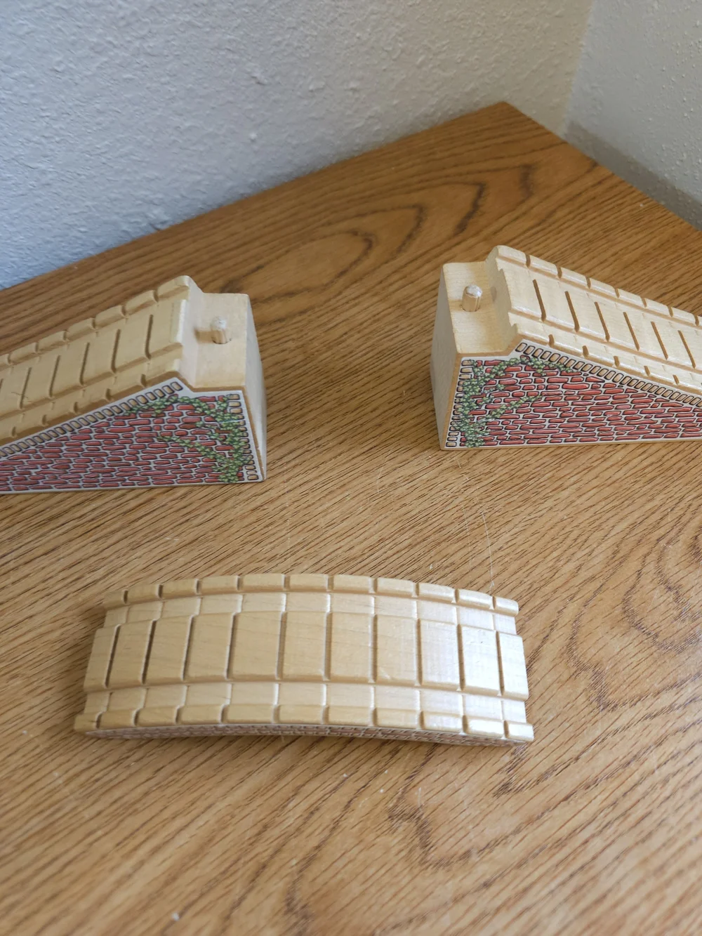 2010 Thomas & Friends Wooden Railway Train Track Curved Bridge 3 Piece